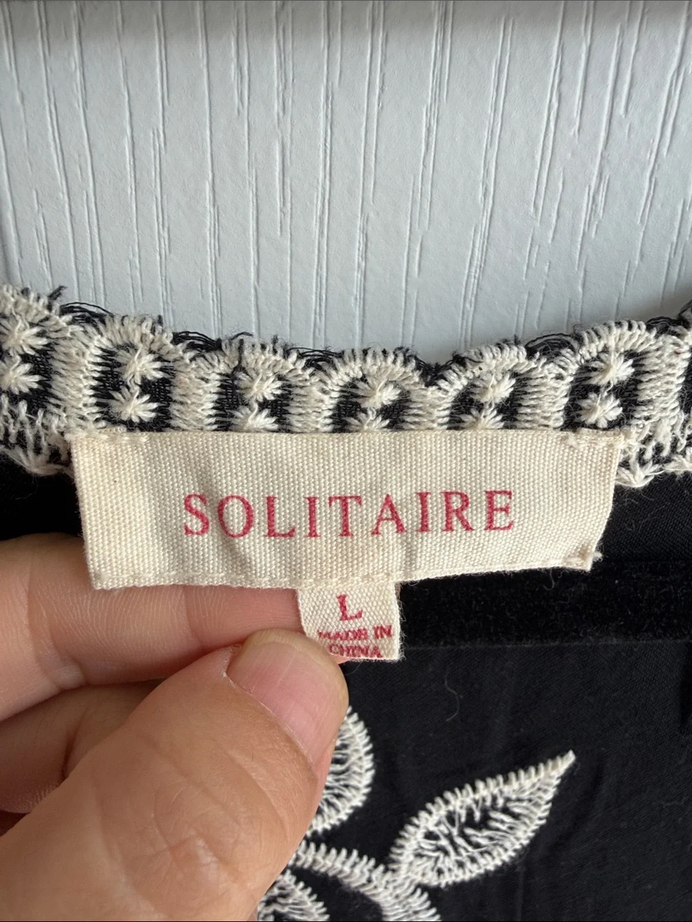 Solitaire floral embroidered